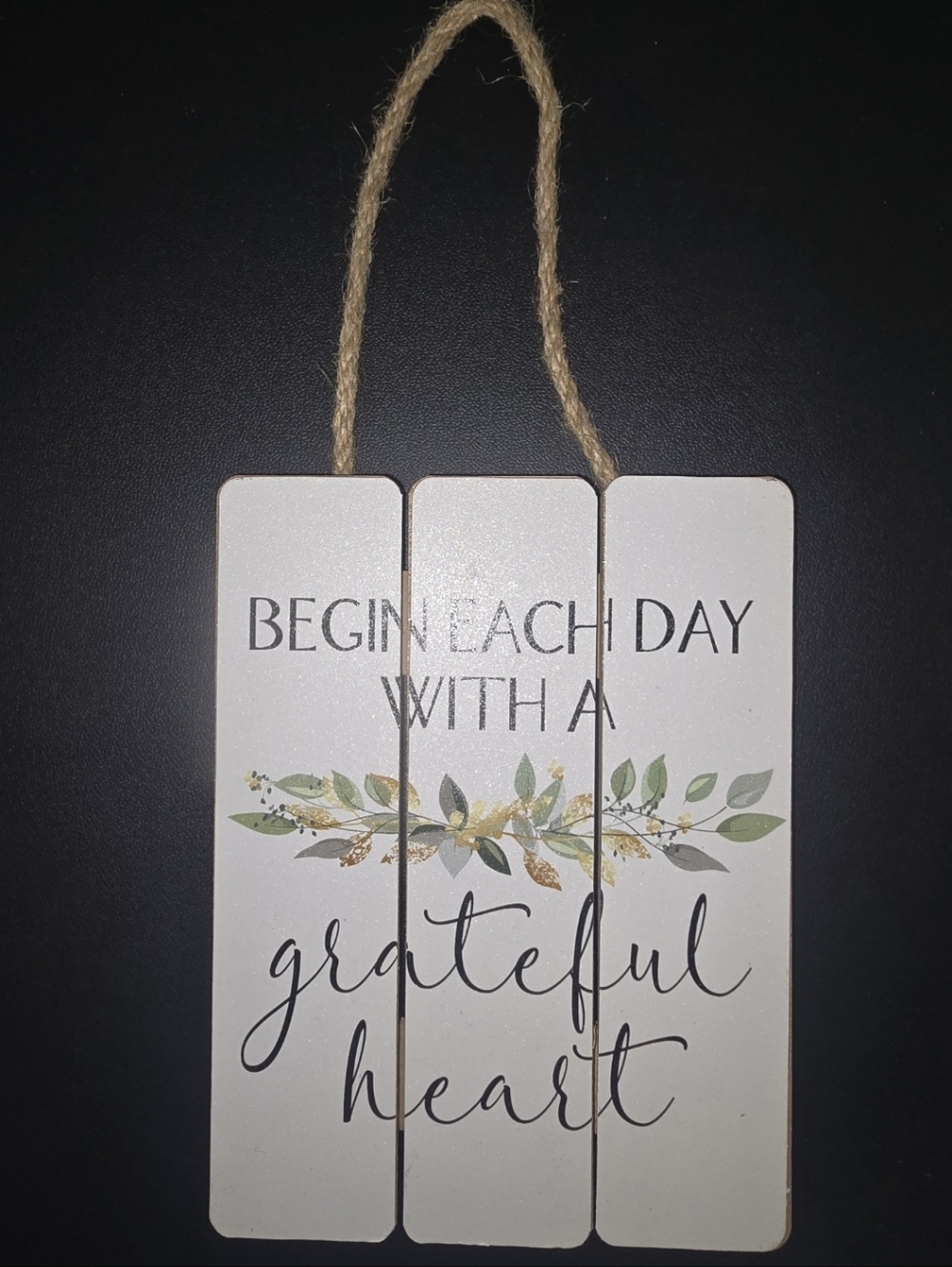 Grateful Heart Hanging Plaque - White with Green & Gold Leaf Accents